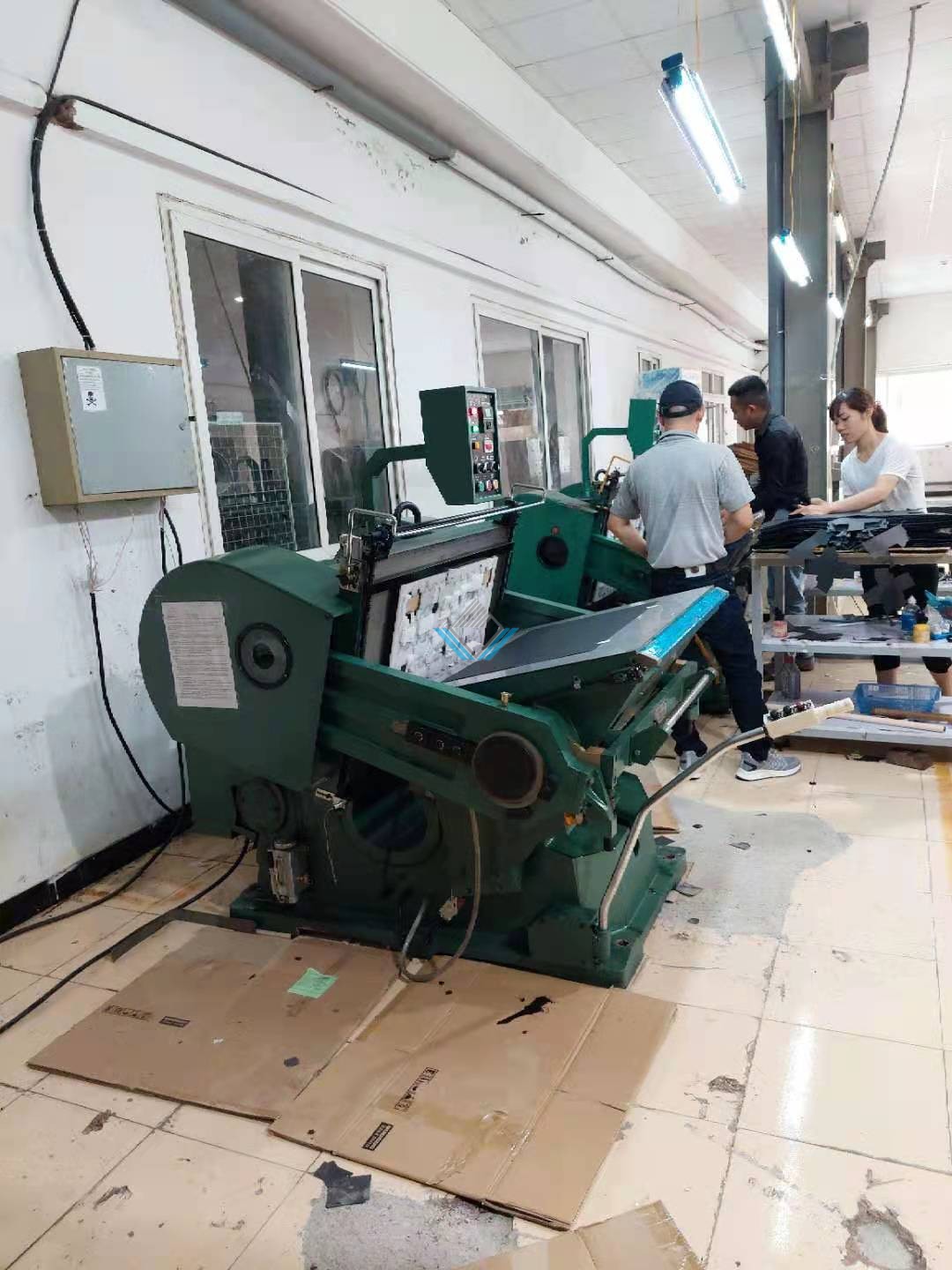 Bế tem nhãn là gì? Bế demi Decal là gì?